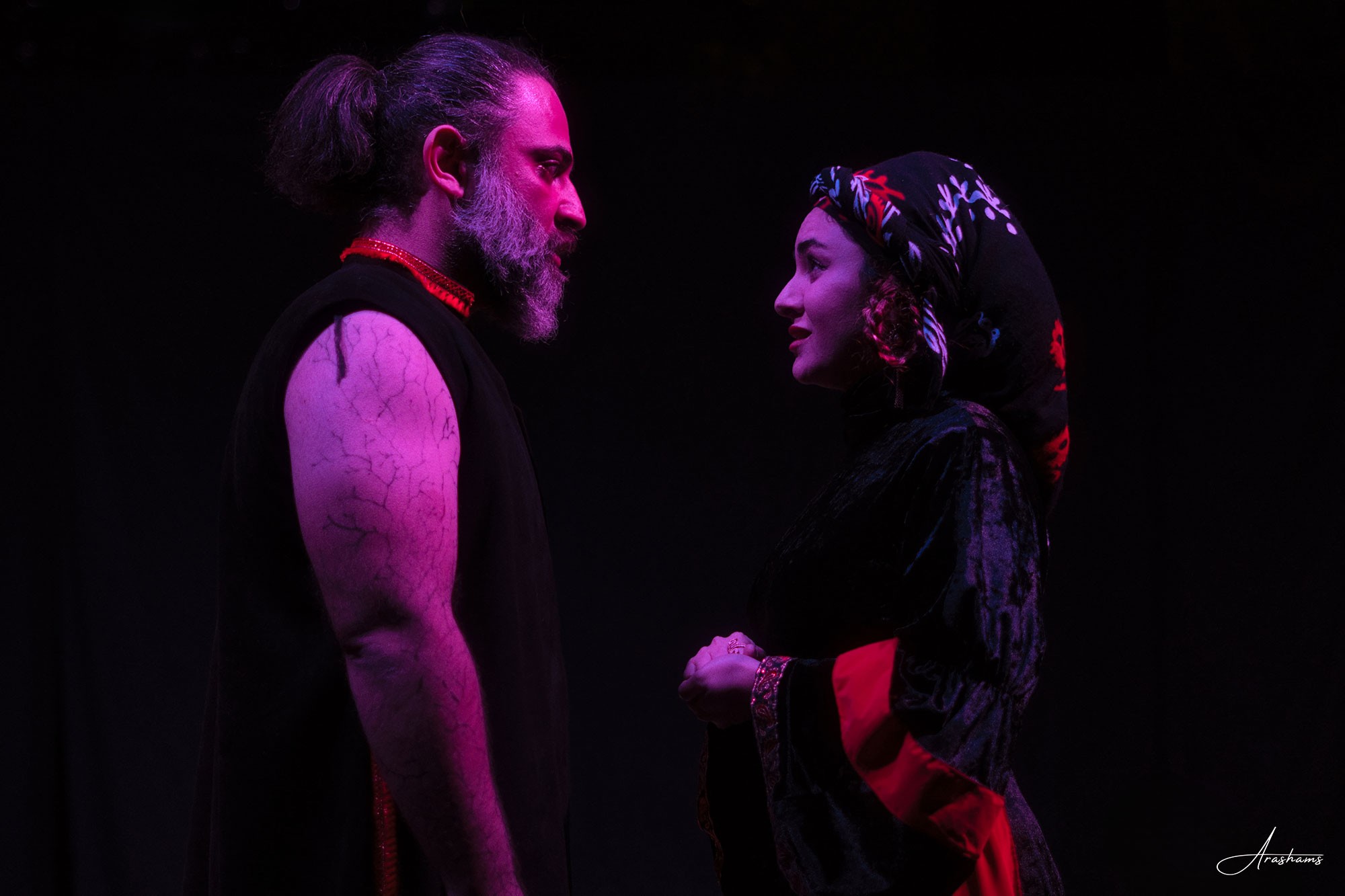 نمایش «اندر مصائب پدری که پسرش را کشته بود یا فکر می‌کرده کشته است یا می‌خواست بکشد»